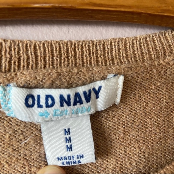 ✨3/$30✨ Old Navy Women’s Neutral Coloured Long Sleeved Top - Picture 2 of 7